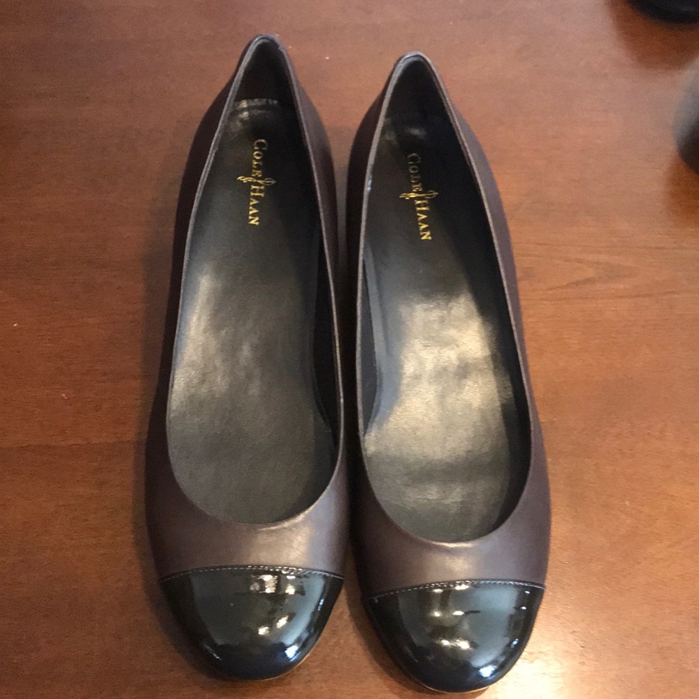 Women’s Cole Haan 2 toned brown dress flats